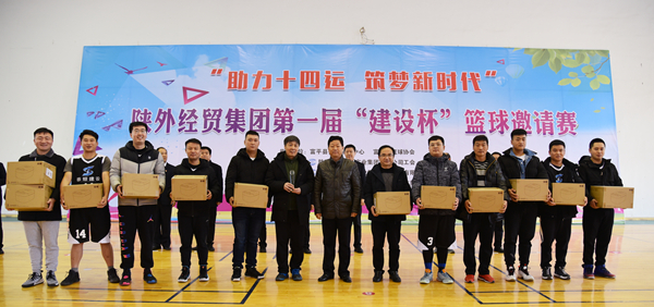 11中共富平縣委常委、政法委書記杜銀虎為第二名獲獎隊頒獎_副本.jpg